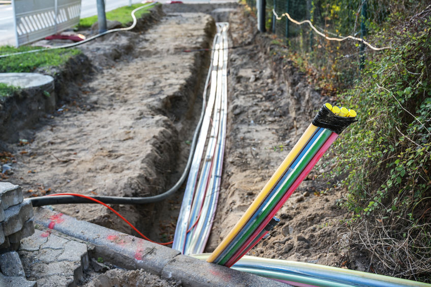 Humidity and Water in the Internet Fiber Optic Cable